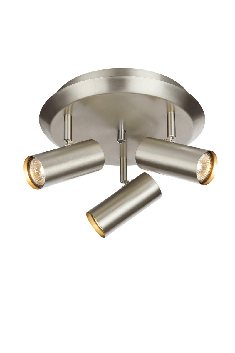 Barcelona 3 Staal spot Van Markslöjd - Elke spot is richtbaar, zodat u zelf kunt kiezen wat u in uw huis wilt verlichten.