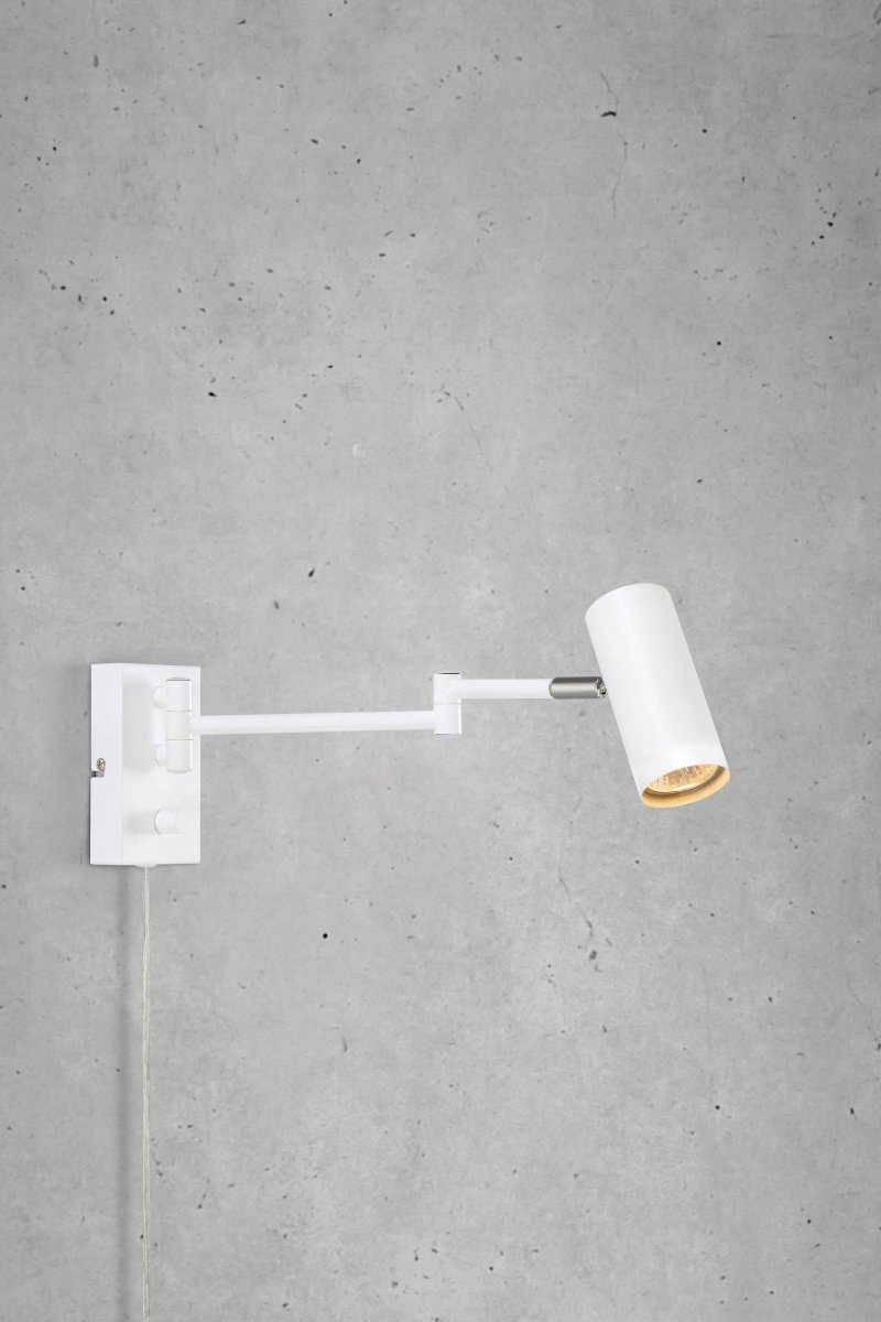 Torino Wit leeslamp Van Markslöjd - De wandlamp Torino combineert stijlvol design met hoge flexibiliteit.