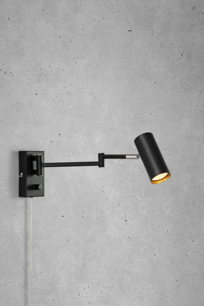 Torino Zwart leeslamp Van Markslöjd - De wandlamp Torino combineert stijlvol design met hoge flexibiliteit.