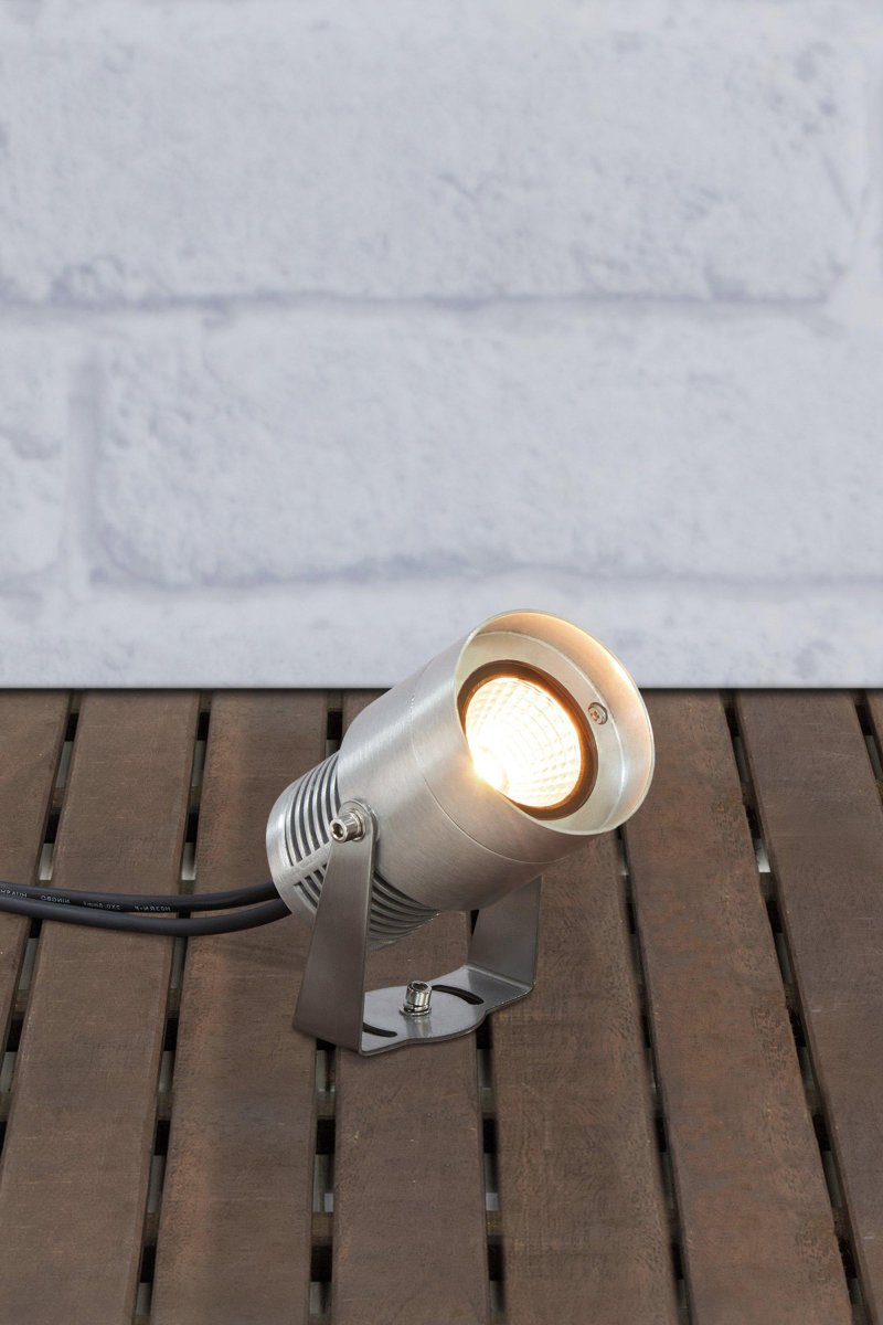 Spotlight 3W Aluminium Garden 24 Van Markslöjd - Deze spot uit het Garden 24 systeem geeft de tuin een stijlvol en sfeervol licht.