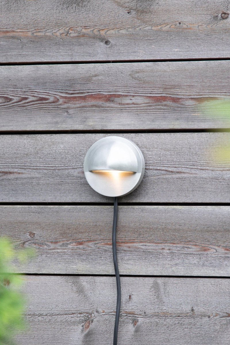 Gevelverlichting 0,8W Aluminium Garden 24 Van Markslöjd - Een praktische en eenvoudig te installeren wandlamp die perfect is voor het verlichten van bijvoorbeeld garages of gevels.