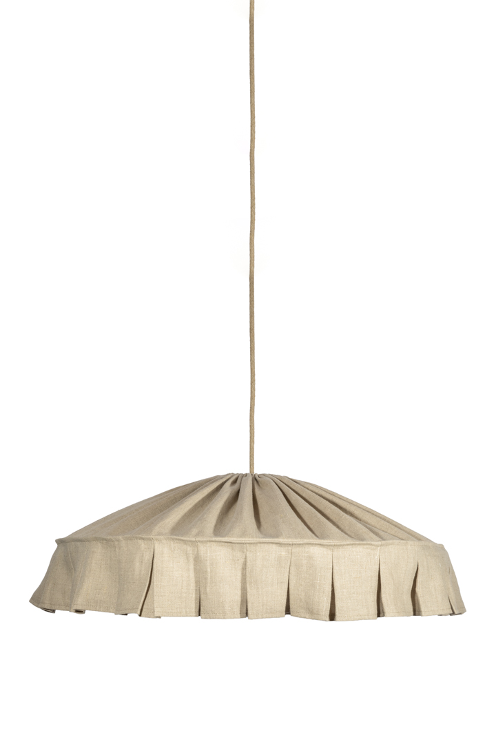 Vinga Lampenkap Excl. Ophanging Ø58 Natuur hanglamp Van Alde & Lind - De mooie vorm in combinatie met de brede ruche zorgt voor een romantische sfeer met een moderne touch.
