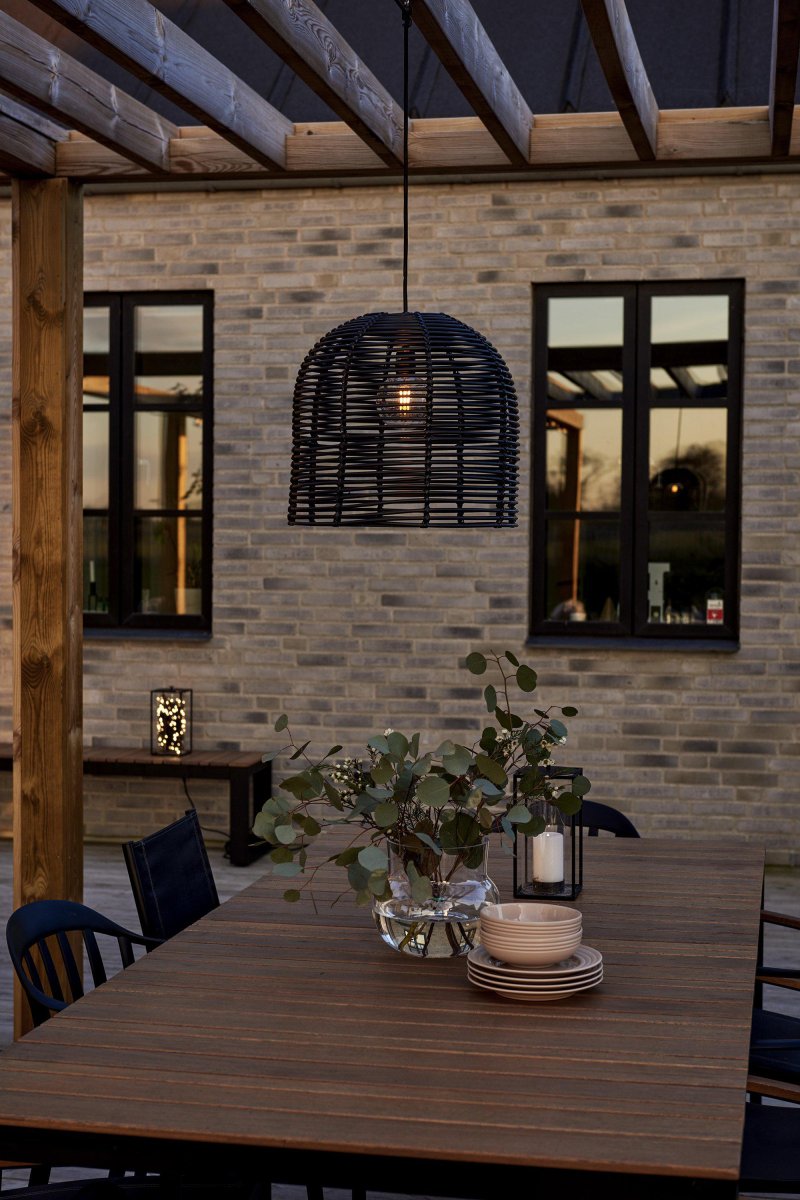 Hanglamp 40cm Zwart Garden 24 Van Markslöjd - De lamp heeft een vaste LED-verlichting van 2,86W.