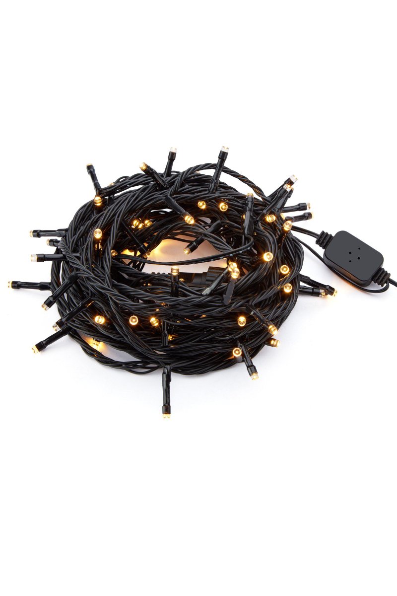 Lichtketting 8m Zwart Garden 24 Van Markslöjd - De lichtsnoer heeft een vaste LED-verlichting van 4,8W en is geschikt voor gebruik in tuinen en op terrassen.