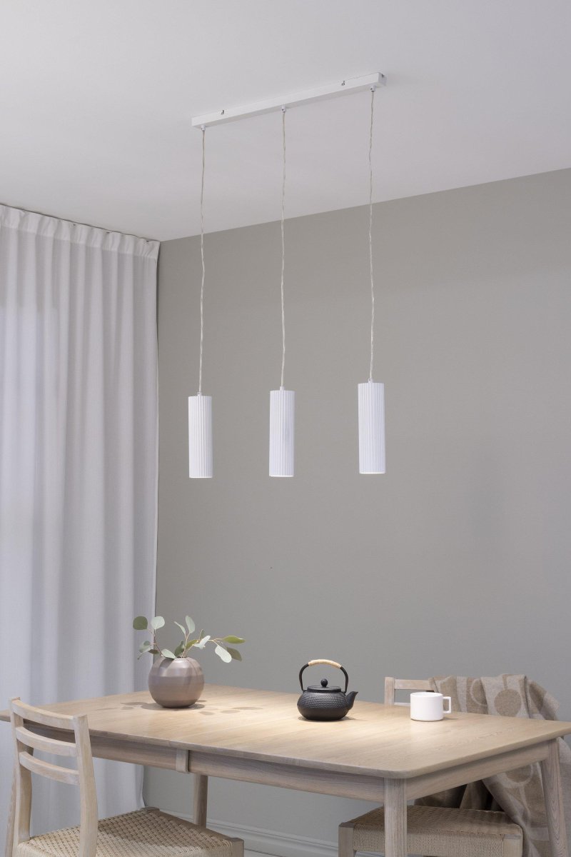 Costilla 68cm Wit hanglamp Van Markslöjd - De plafondlamp geeft een aangenaam algemeen licht en heeft een eenvoudig ontwerp dat in de meeste huizen past.