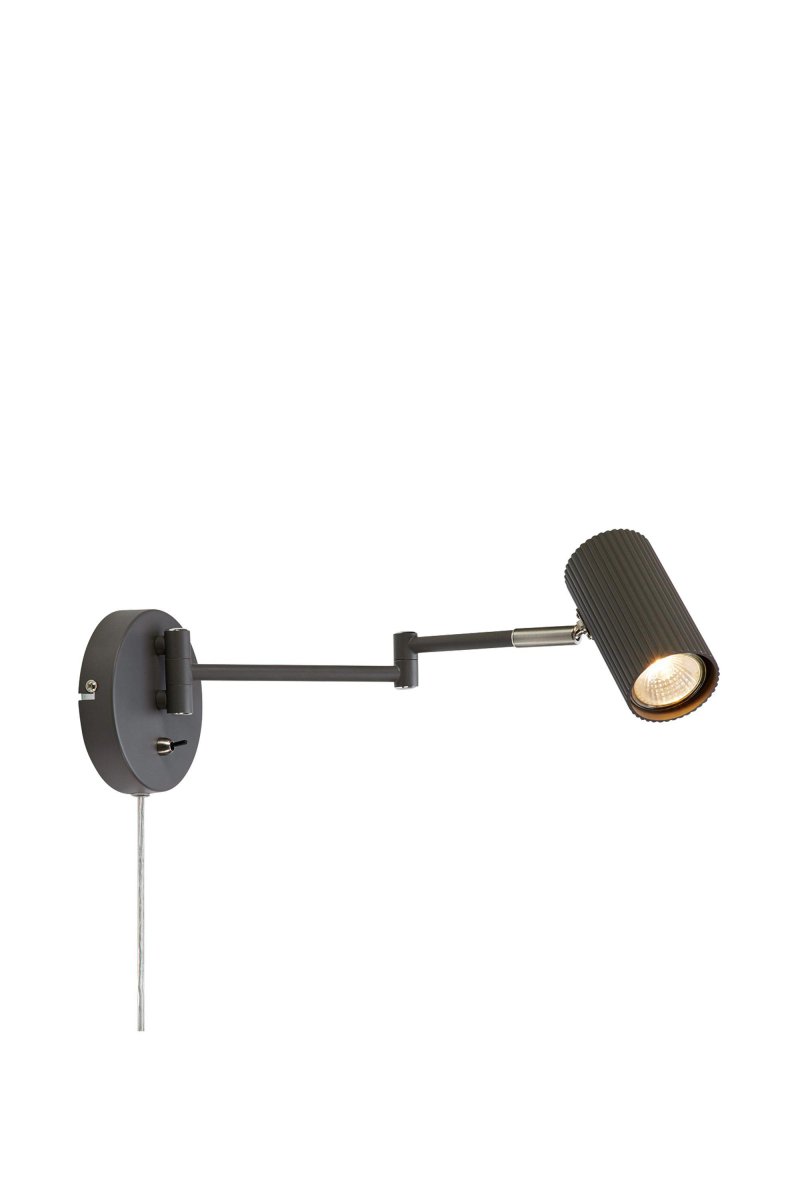 Costilla Grijs leeslamp Van Markslöjd - Dankzij de praktische wandmontage en het stijlvolle design is deze lamp zowel functioneel als decoratief en voegt hij een verfijnd element toe aan uw interieur.