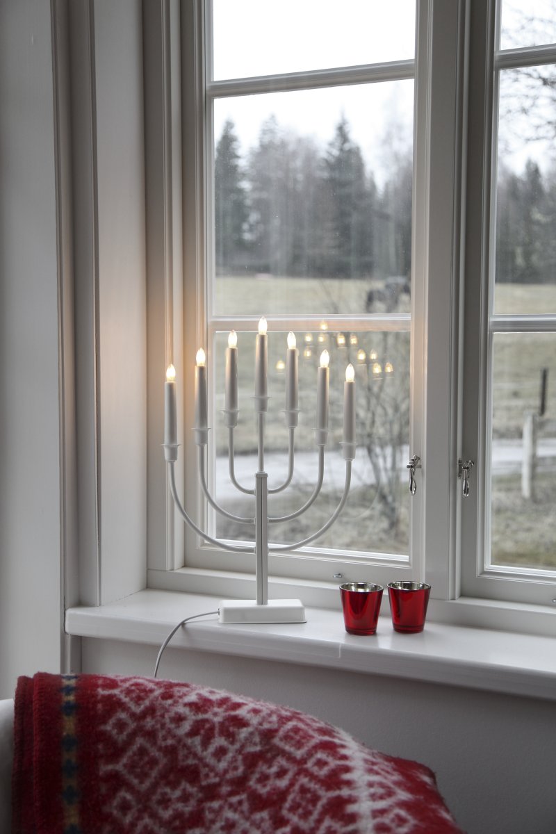 Kristina Wit Van Star Trading - Warme, mooie lampjes die op fakkels lijken, en een fantastische hoogte van 47 cm.