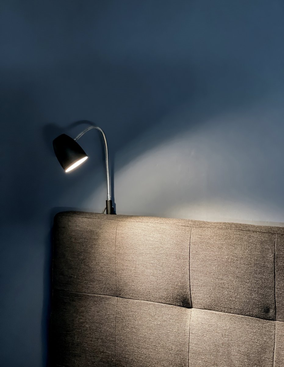 Sandnes Zwart leeslamp Van Aneta Lighting - De richting van de Sandnes kan eenvoudig worden aangepast met de flexibele arm.