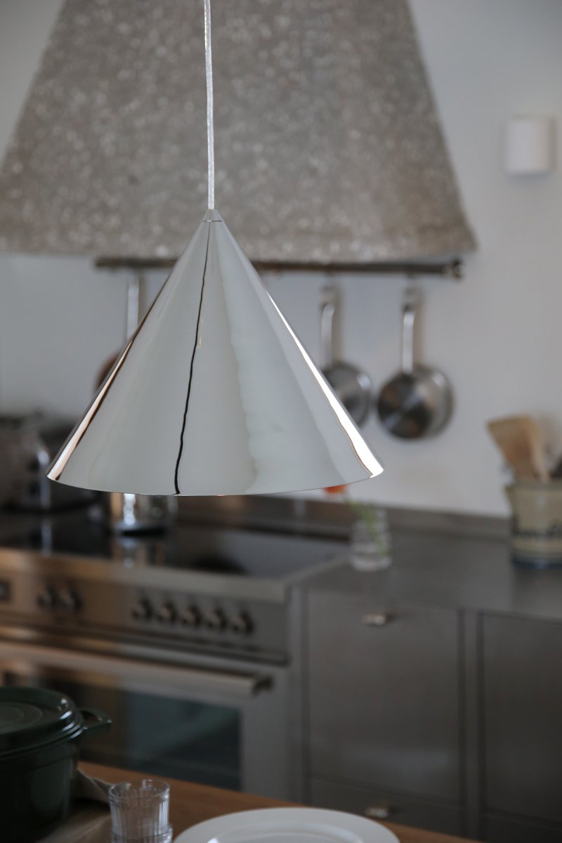 Tip Ø38 Chroom hanglamp Van Markslöjd - De vorm zorgt voor een gericht maar aangenaam licht, ideaal als algemene verlichting boven de eettafel, in de keuken of woonkamer.