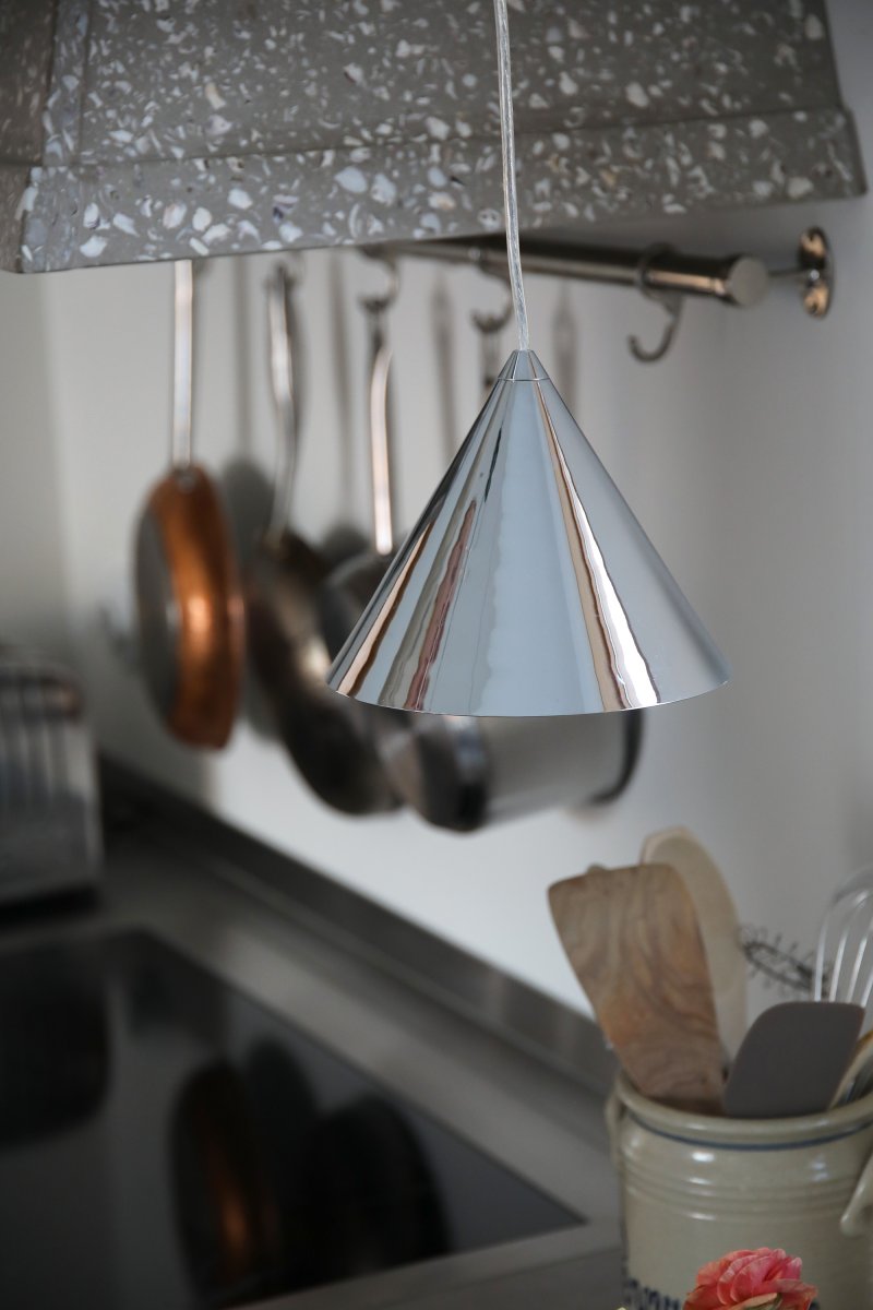 Tip Ø20 Chroom hanglamp Van Markslöjd - Stijlvolle plafondlamp met een verchroomde kap en plafondhouder met een strak en functioneel ontwerp dat zowel in moderne als tijdloze interieurs past.