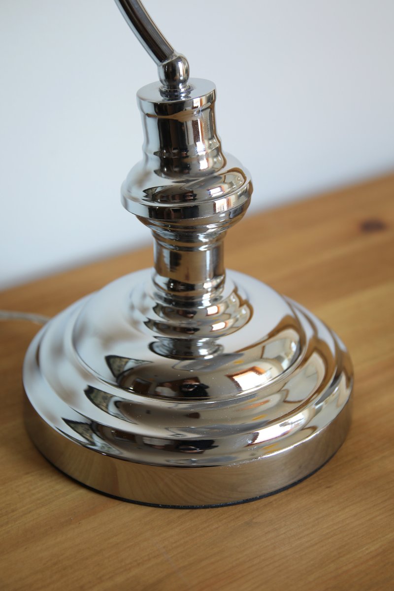 Bankers 42cm Chroom bureaulamp Van Markslöjd - De Bankers tafellamp is volledig gemaakt van chroom en heeft een metalen voet en een verstelbaar, bijpassend lampenkapje.