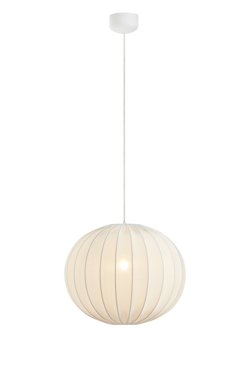 Solia Ø50 Wit hanglamp Van Markslöjd - De subtiele structuur van de kap geeft de lamp een luchtige en harmonieuze uitstraling.