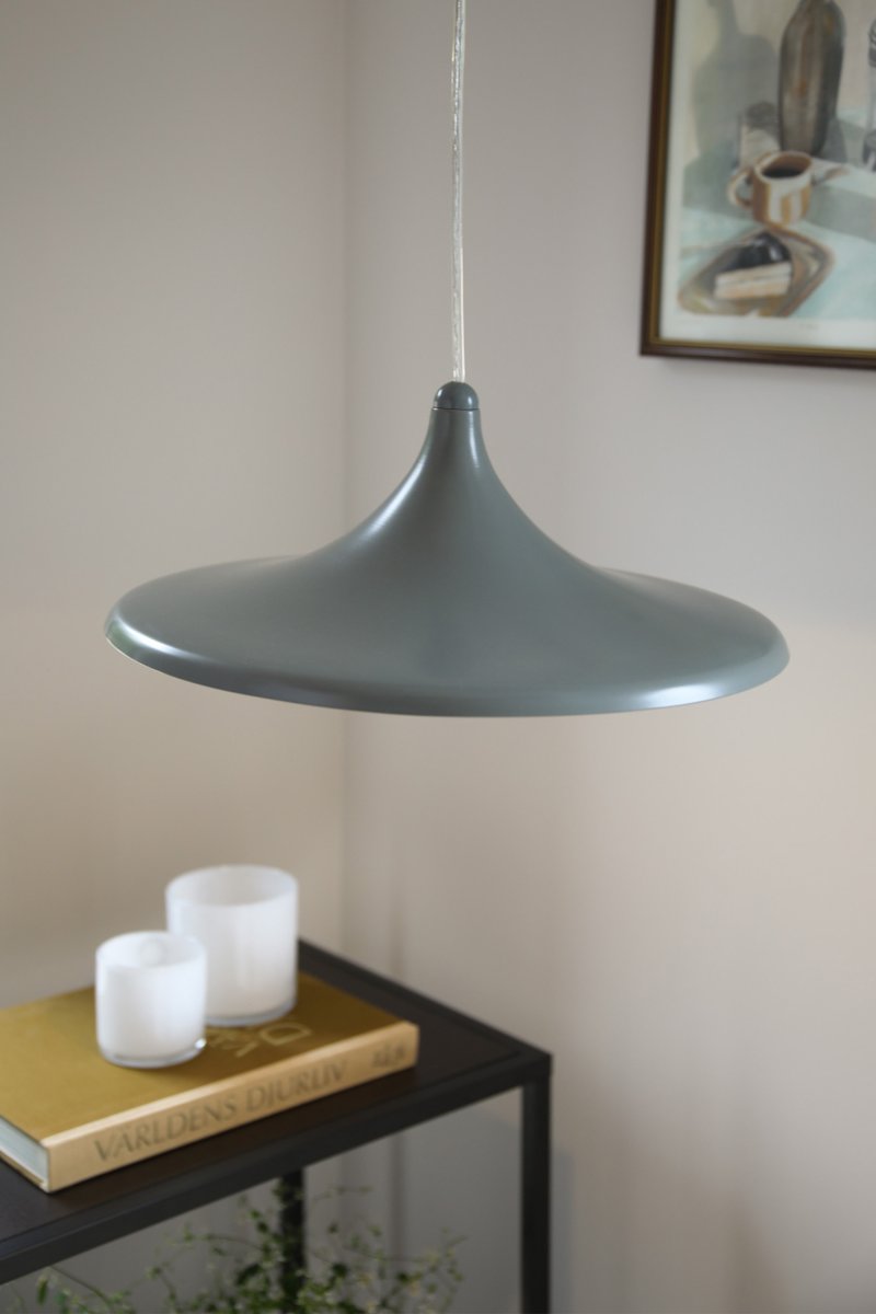 Beam Ø37 Grijs hanglamp Van Markslöjd - De ge&iuml;ntegreerde LED-module geeft een warm wit licht van 3000K en heeft een 3-traps dimfunctie, waarmee de helderheid eenvoudig kan worden ingesteld tussen 100%, 50% en 25% met een standaard wandschakelaar.