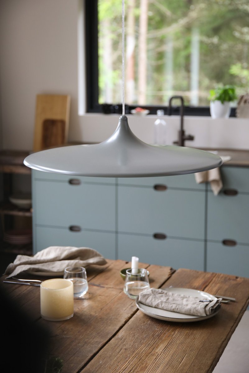 Beam Ø57 Grijs hanglamp Van Markslöjd - De ge&iuml;ntegreerde LED-module geeft een warm wit licht van 3000K en heeft een 3-traps dimfunctie, waarmee de helderheid eenvoudig kan worden ingesteld tussen 100%, 50% en 25% met een standaard wandschakelaar.