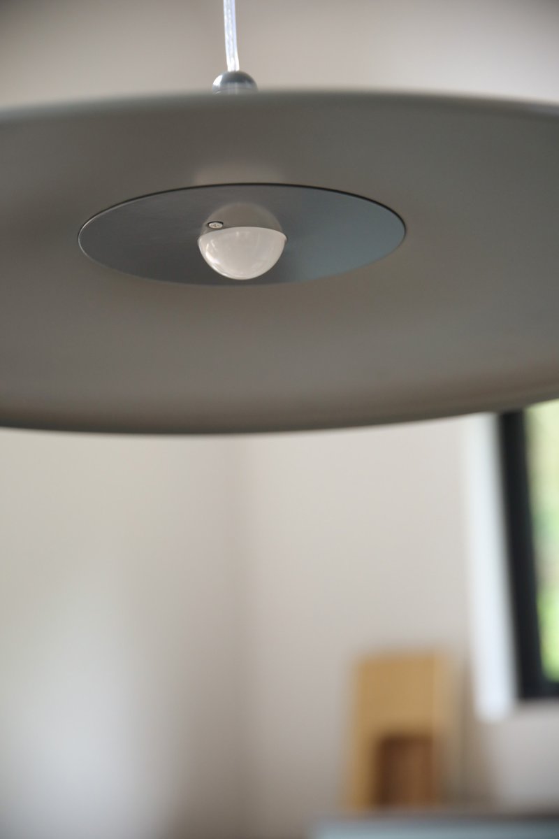 Beam Ø57 Grijs hanglamp Van Markslöjd - De ge&iuml;ntegreerde LED-module geeft een warm wit licht van 3000K en heeft een 3-traps dimfunctie, waarmee de helderheid eenvoudig kan worden ingesteld tussen 100%, 50% en 25% met een standaard wandschakelaar.