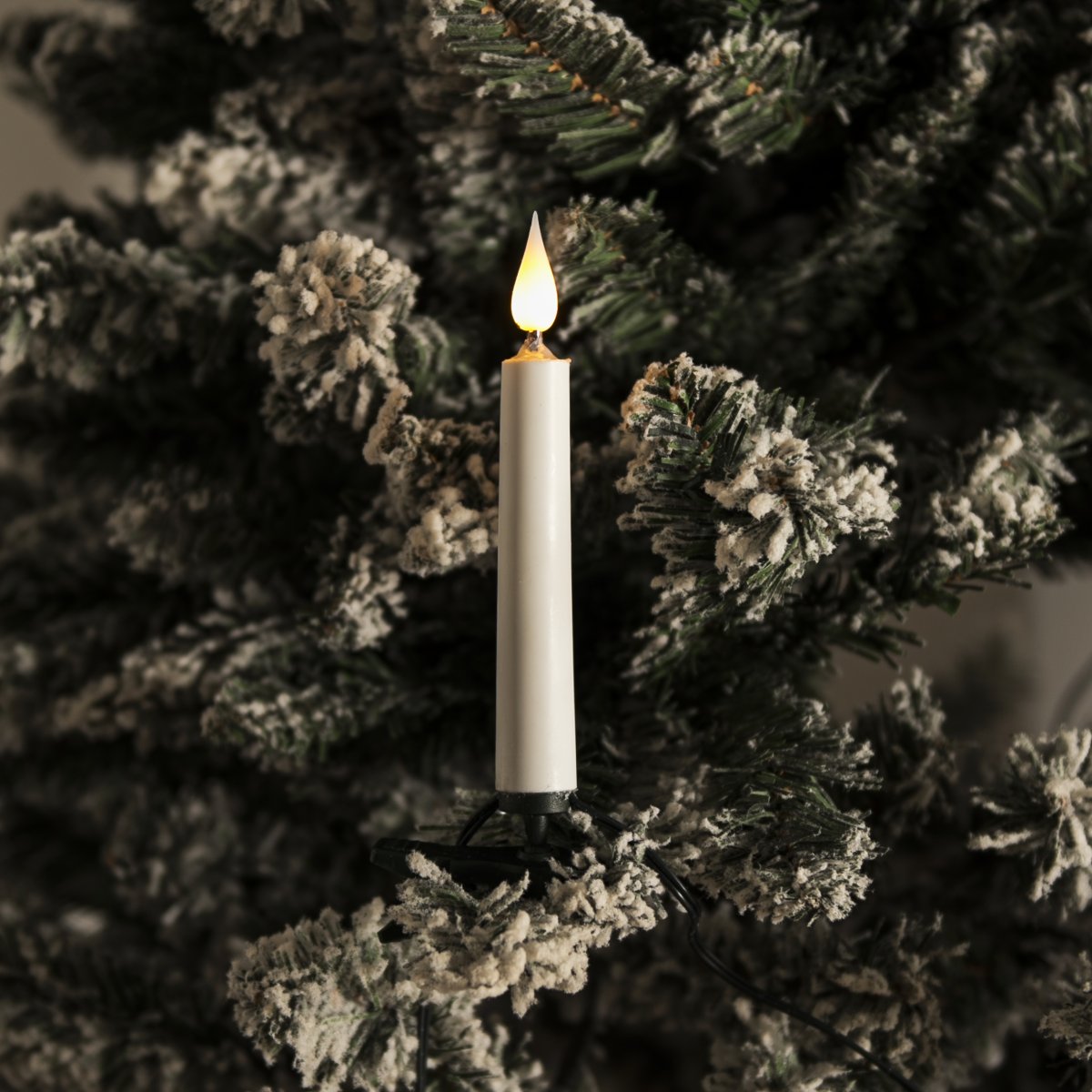 Kerstboomverlichting warm wit 25LED 17m Groente Van Konstsmide - Elk lampje heeft een ge&iuml;ntegreerde LED met een 3D-vlam die een levendige indruk geeft en een prachtige warmwitte gloed verspreidt.