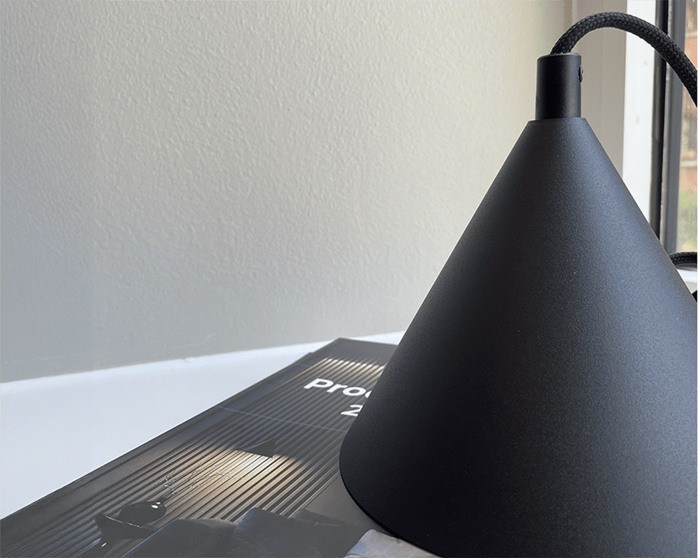 Tratt Micro Ø17 Zwart hanglamp Van Westal - Gemaakt van roestvrij staal met een zwarte poedercoating.