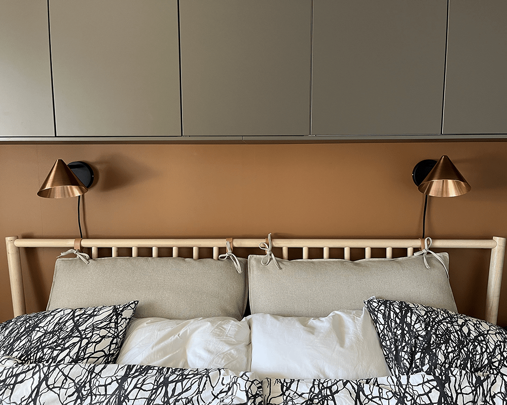 Tratt Micro IP20 Ruw koper wandlamp Van Westal - Wordt geleverd met een 2 meter lange kabel, een kabeldimmer met geheugenfunctie en een stekker.