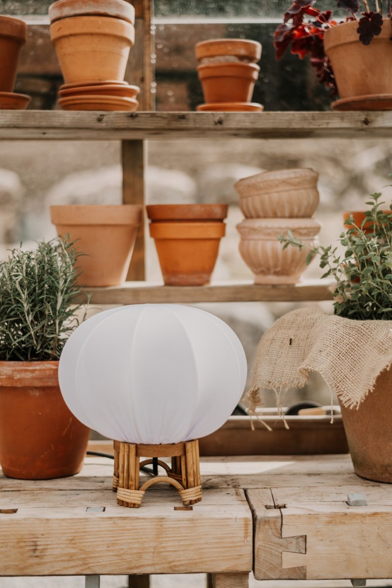 Fiji 26cm Natuur tafellamp Van Globen Lighting - De lampenkap is voorzien van een ringfitting die geschikt is voor lampsnoeren met een E27-fitting.