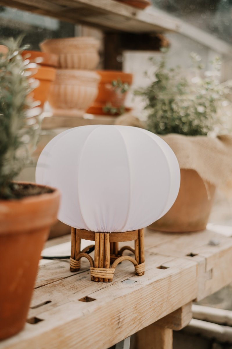 Fiji 26cm Natuur tafellamp Van Globen Lighting - De lampenkap is voorzien van een ringfitting die geschikt is voor lampsnoeren met een E27-fitting.
