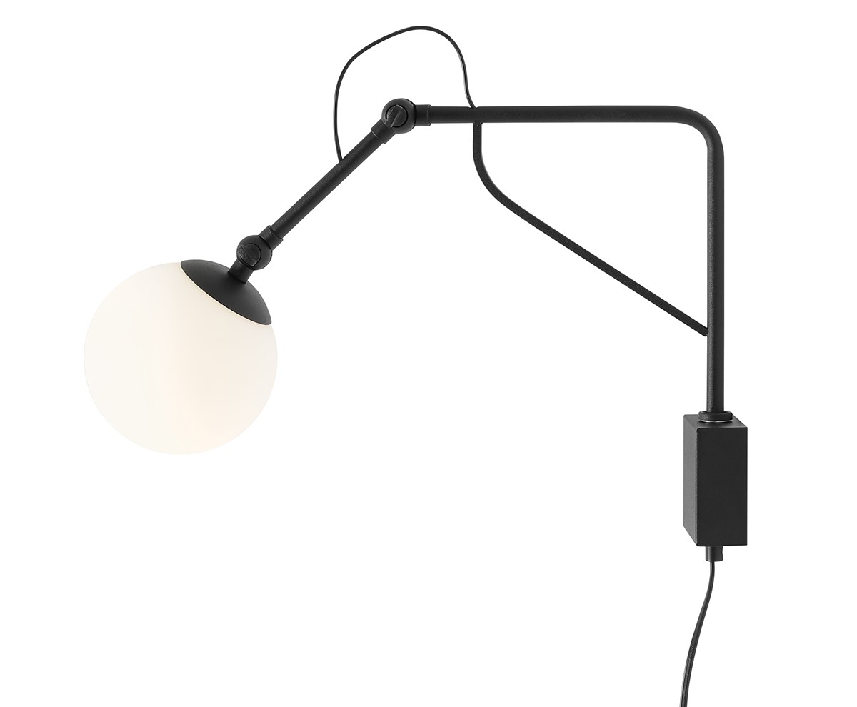 Soho 50cm Zwart wandlamp Van Artera - De lamp heeft een stijlvol matzwart metalen frame en een opaalbol die een zacht, warm licht verspreidt en een uitnodigende sfeer creëert in elke kamer.