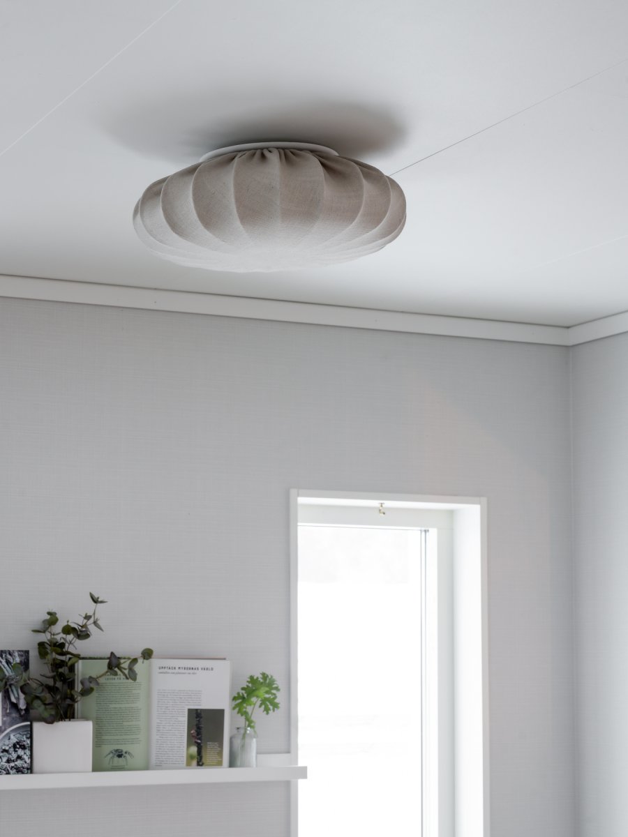 Florenzo Ø70 Grijs plafondlamp Van PR Home - Plafond i linnetyg med vacker struktur.