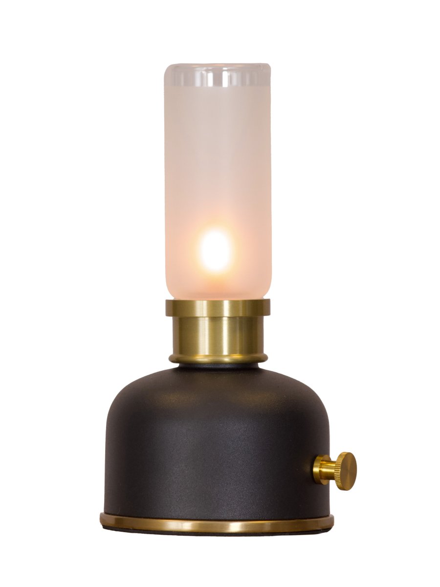 Frida 22cm Zwart Draagbare Van PR Home - Met een kleurtemperatuur van ongeveer 2000 Kelvin en een lichtopbrengst van 20-40 lumen, afhankelijk van de dimstand, cre&euml;ert de lamp een warme en sfeervolle ambiance.