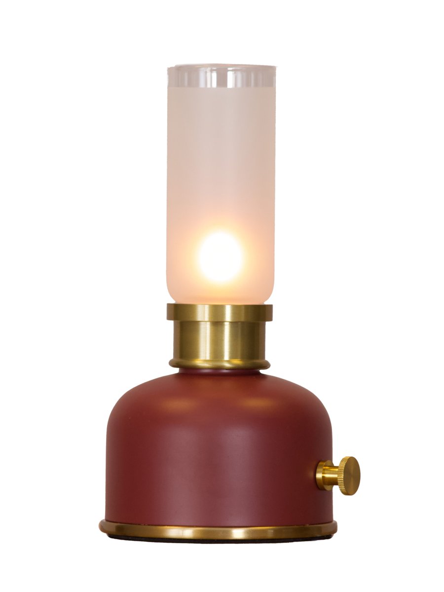Frida 22cm Donkerrood Draagbare Van PR Home - Met een kleurtemperatuur van ongeveer 2000 Kelvin en een lichtopbrengst van 20-40 lumen, afhankelijk van de dimstand, cre&euml;ert de lamp een warme en sfeervolle ambiance.