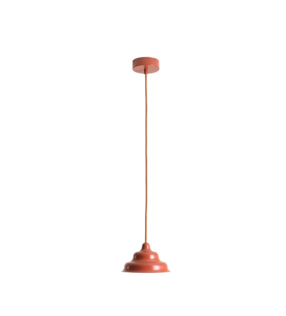 Wave Ø17 Oranje hanglamp Van Artera - Wave is een moderne hanglamp met een retrodesign, waardoor het een veelzijdige lamp is die in elk huis past.