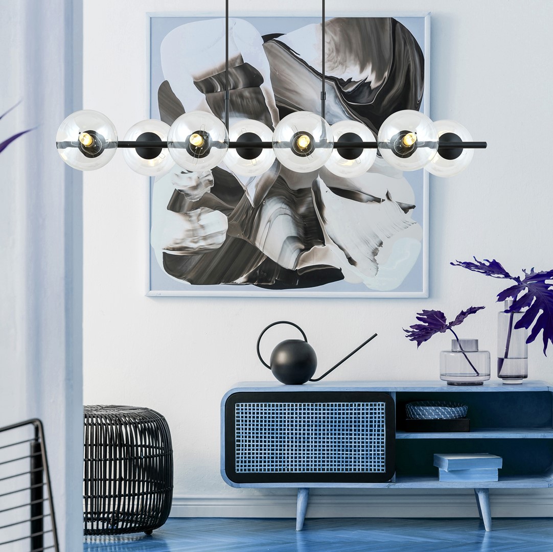 Rory 115cm Transparant hanglamp Van Emibig Lighting - Het trendy design en de lichte glazen kappen maken de lamp tot een stijlvol interieurdetail dat zelfs grotere ruimtes effectief verlicht.