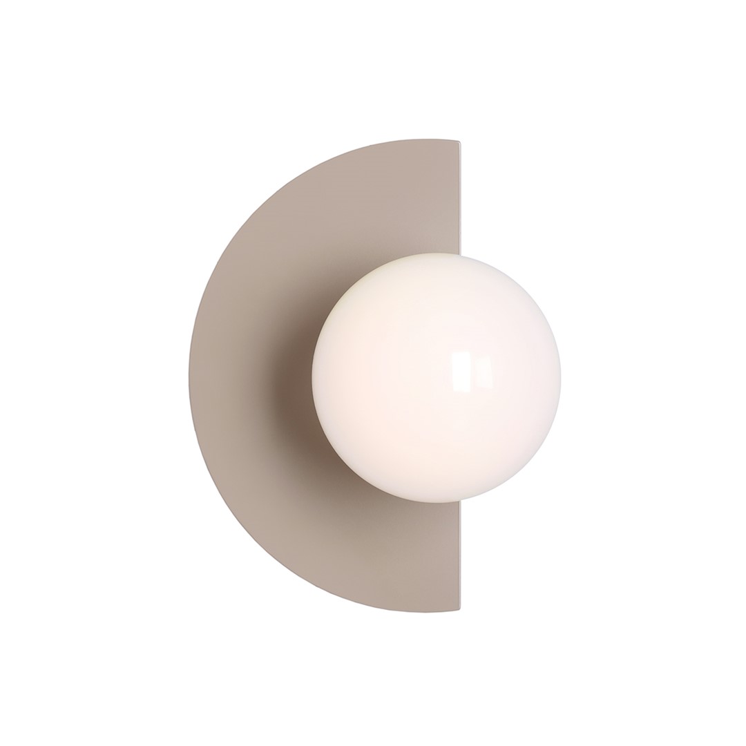 Loop 28cm Beige wandlamp Van Artera - De halfronde voet in een subtiele beige tint contrasteert prachtig met de ronde opaalbol, die een zacht en aangenaam licht verspreidt.