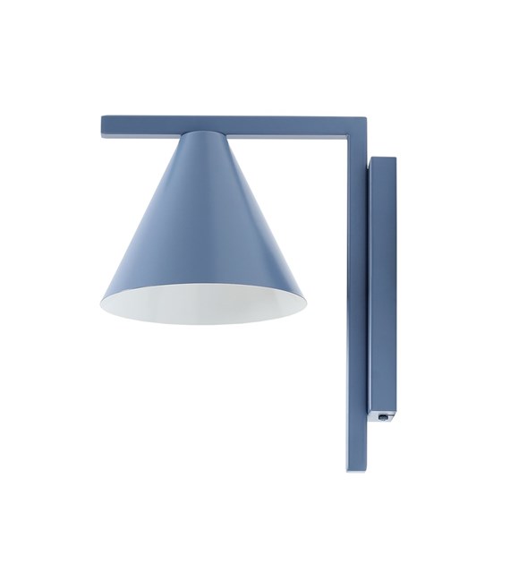 Form 23cm Blauw wandlamp Van Artera - Het tijdloze design en de subtiele kleur zorgen ervoor dat de lamp gemakkelijk te combineren is met verschillende interieurstijlen en tegelijkertijd een verfijnde en moderne uitstraling aan de kamer geeft.
