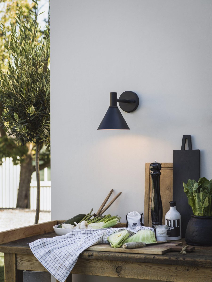 MiniTripp Zwart buitenlamp Van PR Home - Met E27-fitting, geschikt voor gebruik met zowel traditionele gloeilampen als nieuwere LED-lichtbronnen, max.