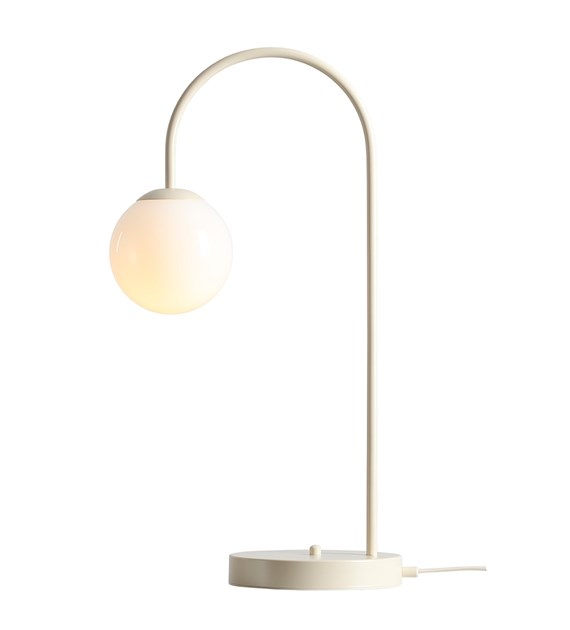  Una 60cm Romig wit tafellamp Van Artera - De Una tafellamp in crèmewit metaal heeft een gebogen, elegant design dat de kamer een moderne en speelse uitstraling geeft.