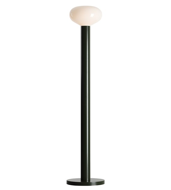  Flo Donkergroen vloerlamp Van Artera - Hij heeft een stijlvol donkergroen frame en een ronde witte glazen kap die een zacht en aangenaam licht verspreidt.