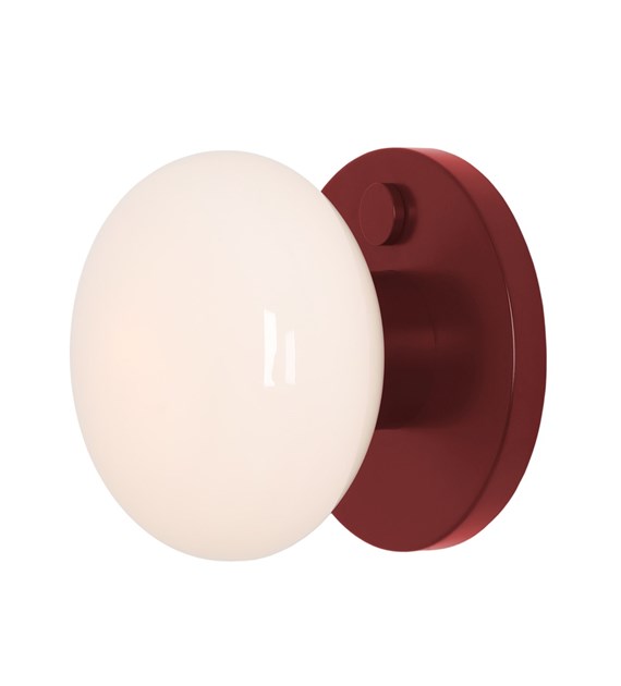 Flo Ø20 Bourgondië wandlamp Van Artera - De Flo wandlamp in bordeauxrood metaal met een witte glazen kap heeft een modern en stijlvol design en verspreidt een zacht en aangenaam licht.