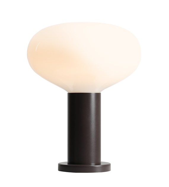  Flo 33cm Donkerbruin tafellamp Van Artera - Hij heeft een stijlvol donkerbruin frame en een ronde witte glazen kap die een zacht en aangenaam licht verspreidt.