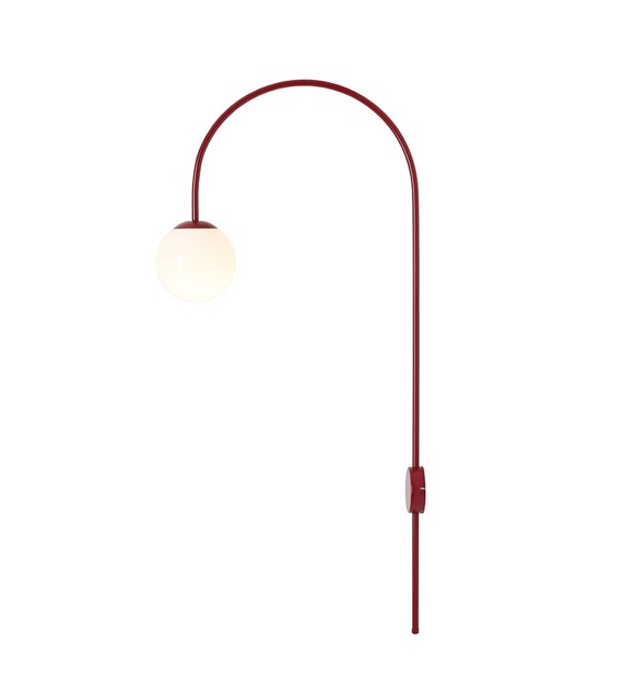 Una 42cm Bourgondië wandlamp Van Artera - Deze wandlamp in donker geborsteld metaal en wit glas heeft een modern en stijlvol design met een gebogen arm die de witte glazen kap elegant vasthoudt.