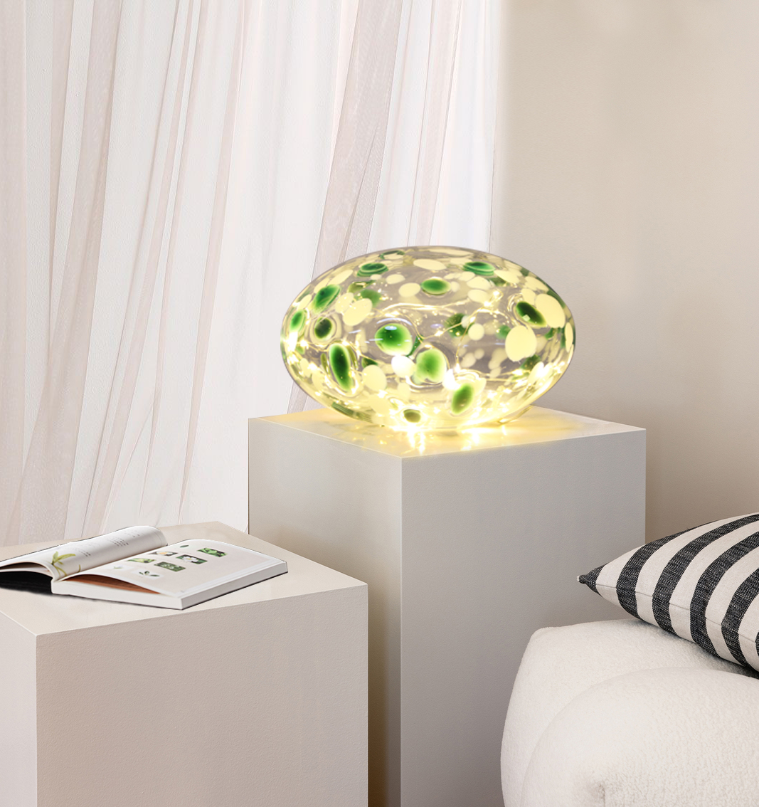 Sten 15cm Groen/Wit tafellamp Van Pixie Design - De stenen lamp van Pixie Design heeft een prachtig design met een gemarmerd oppervlak in groen en wit.