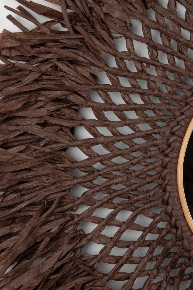 Spegel Ø90 Bruin wandlamp Van Globen Lighting - De lamp is gemaakt van dun bruin papier dat met de hand is dichtgebonden, heeft een spiegel in het midden en een klein houten ringetje als extra detail aan de bovenkant.