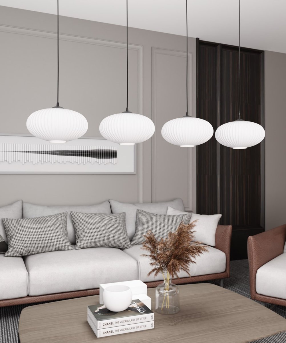 Coco 140cm Wit hanglamp Van Emibig Lighting - De stijlvolle opaalglazen koepels verspreiden een schitteringsvrij licht, waardoor de kamer een lichte en zachte uitstraling krijgt.