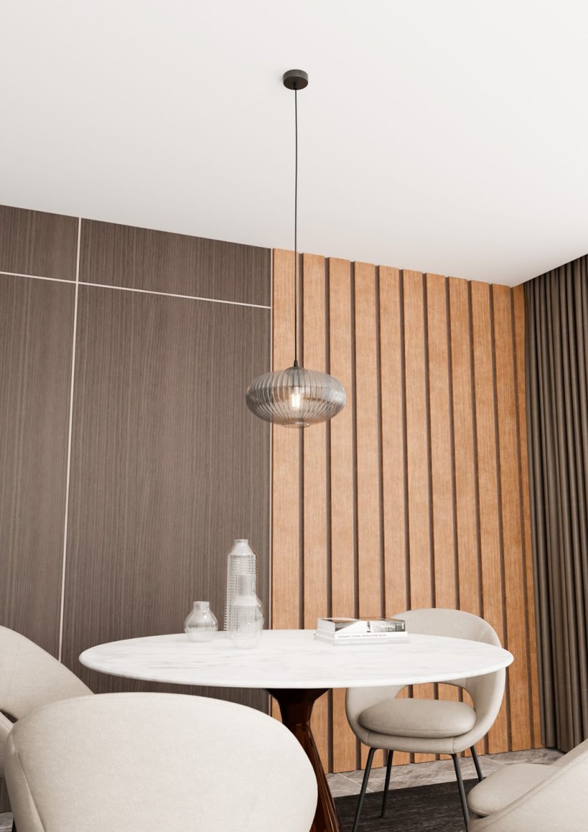 Coco Ø30 Rookkleurig hanglamp Van Emibig Lighting - De stijlvolle kap van gerookt glas verspreidt een warm licht, waardoor de kamer een lichte en zachte uitstraling krijgt.