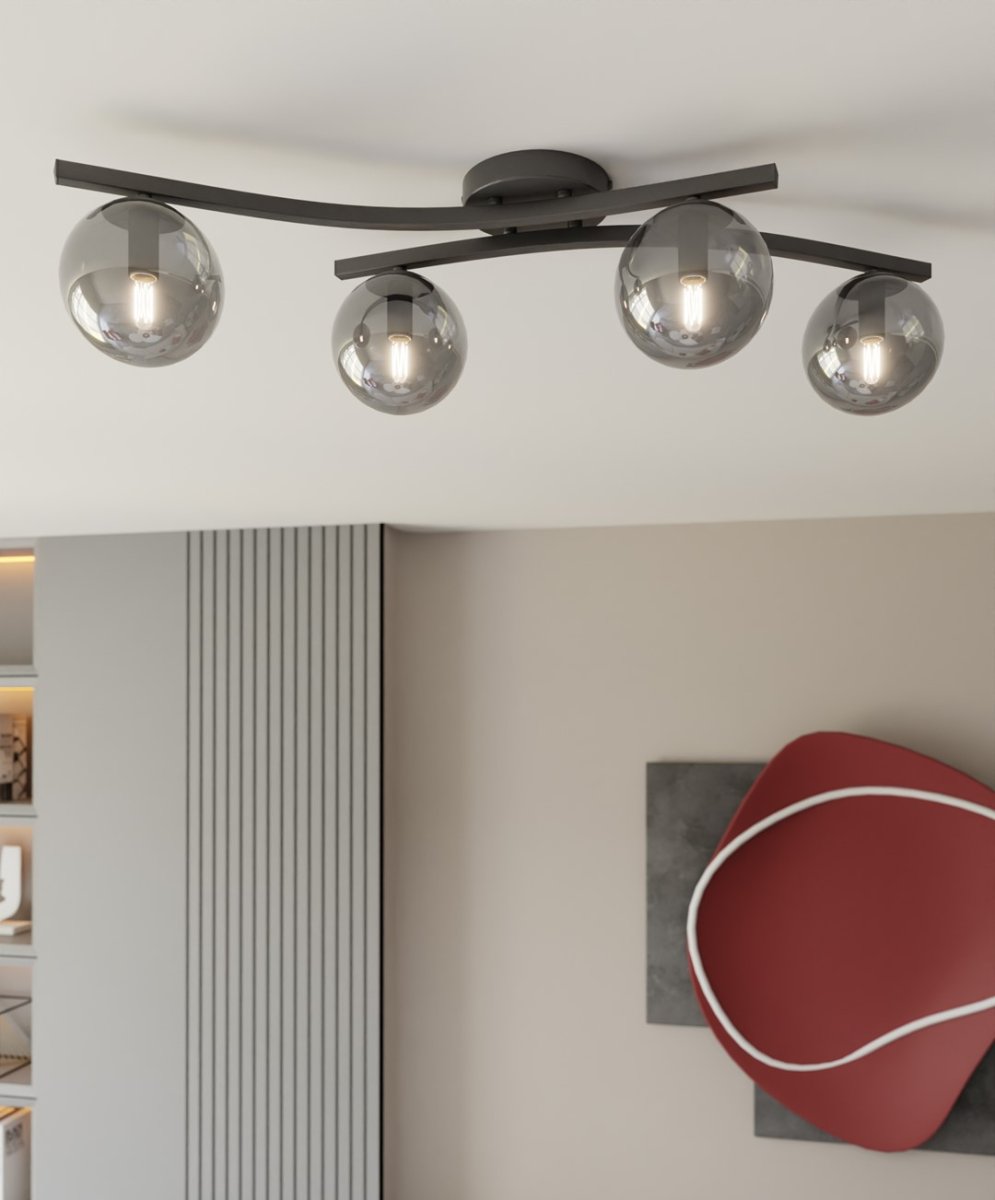 Opus 84cm Rookkleurig plafondlamp Van Emibig Lighting - De eenvoudige vorm en de koepels van gerookt glas geven de kamer een zachtheid en lichtheid, terwijl de lamp een aangenaam, diffuus licht verspreidt.