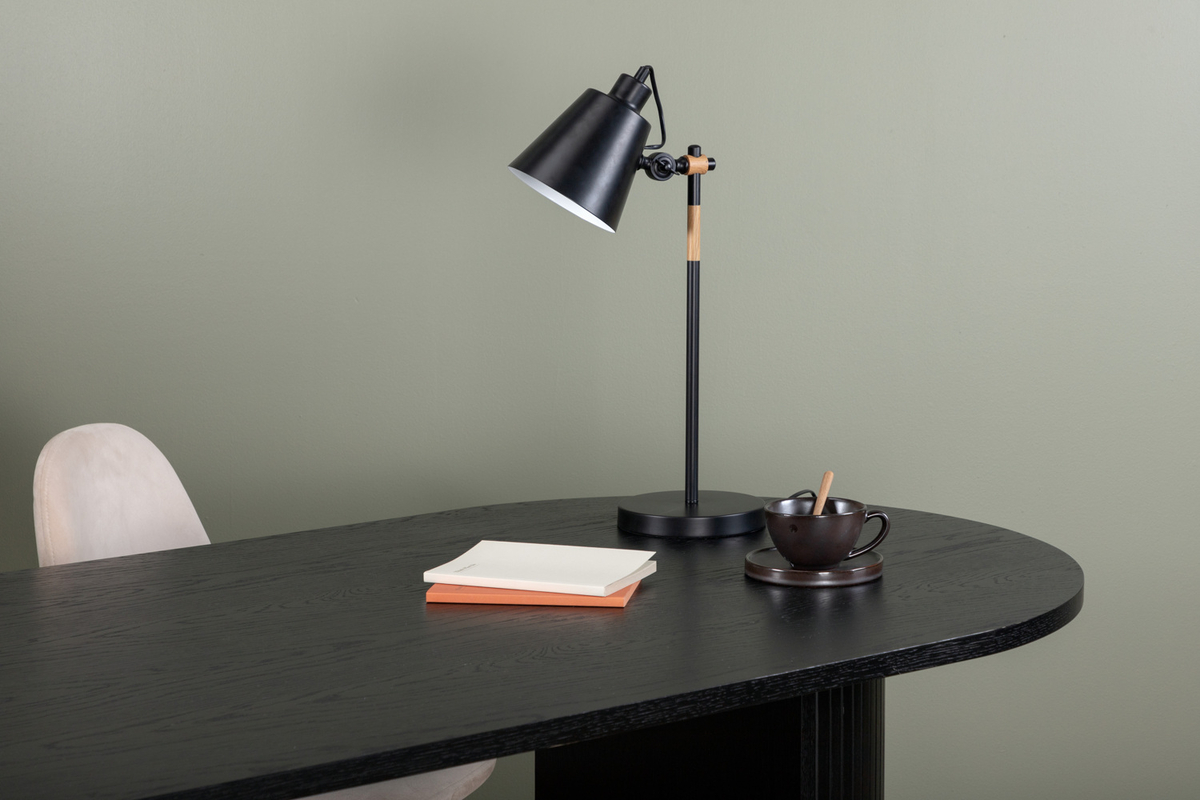 Skott 58cm Zwart bureaulamp Van Venture Design - Wordt geleverd met een zwart snoer, schakelaar en stekker.