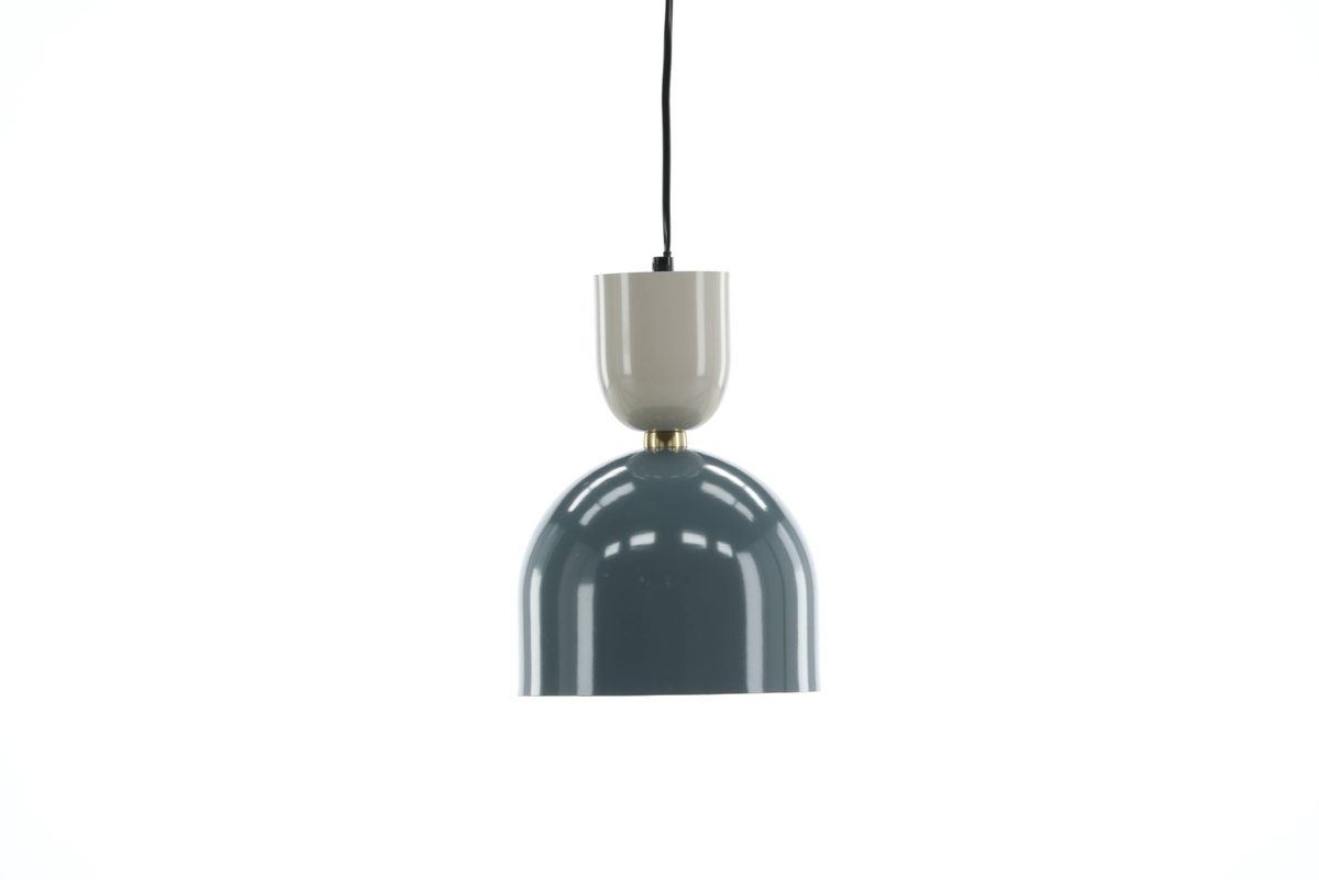 Tim Ø20 Blauw hanglamp Van Venture Design - De gedempte, blauwe kleur in combinatie met de beige kleur en messing details zorgt voor een sfeervolle uitstraling.
