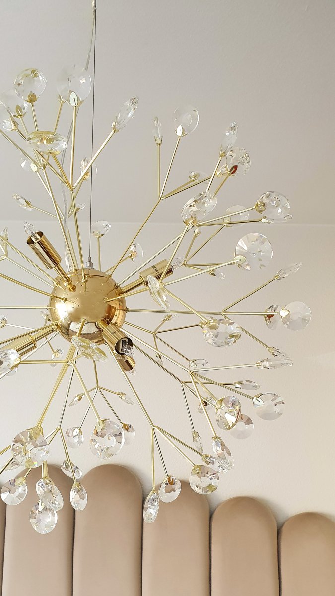 Viva Ø55 Messing hanglamp Van Aneta Lighting - De lamp is geschikt voor 6 x 25W G9 en verspreidt een spectaculair licht door de kristallen wanneer de lamp aan staat, lichtbronnen zijn niet inbegrepen.