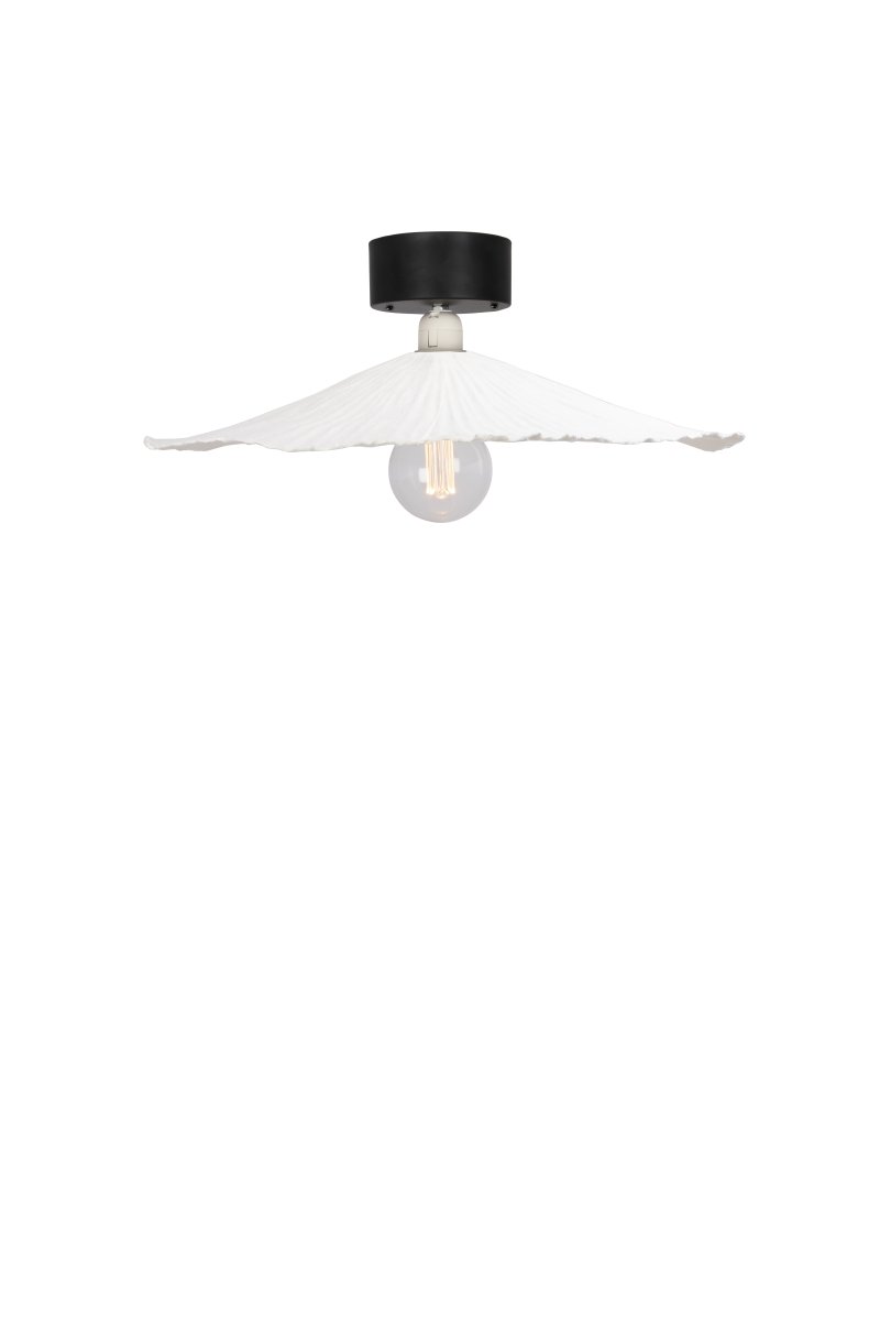 Tropez Ø60 Wit wandlamp Van Globen Lighting - Omdat de lamp met de hand wordt gemaakt van een levend materiaal, kunnen er afwijkingen in vorm en uitstraling optreden, waardoor elke Tropez uniek is.