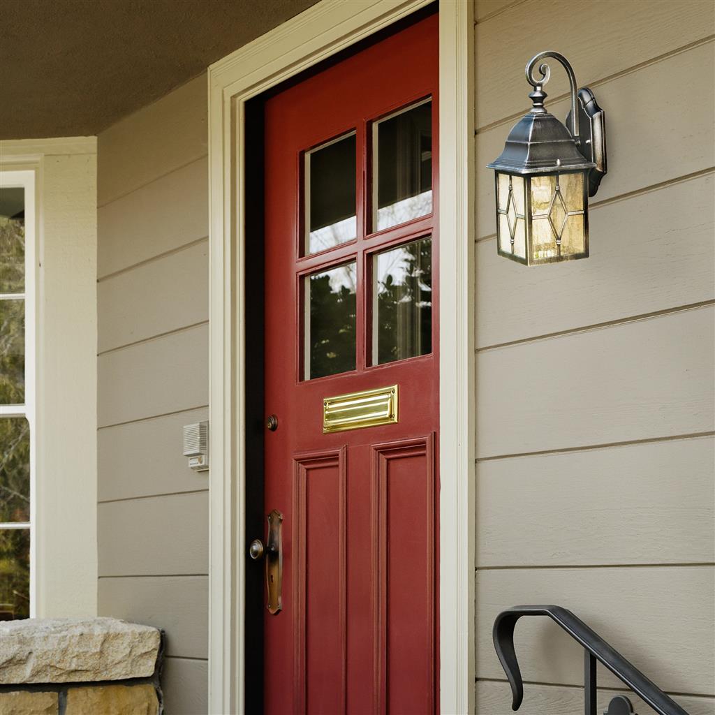 Genoa Zilver buitenlamp Van Searchlight - Geef uw terras, entree; of geef uw gevel een rustiek tintje met de Genoa wandlamp &ndash; een lamp vol charme en karakter.