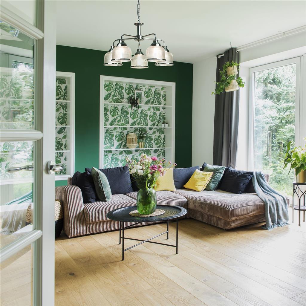 Bistro Ø58 Zilver hanglamp Van Searchlight - De vijf kappen van mat, geribbeld glas in holofaanstijl zorgen voor een gelijkmatige en aangename lichtverspreiding en creëren tegelijkertijd een levendig lichtspel.