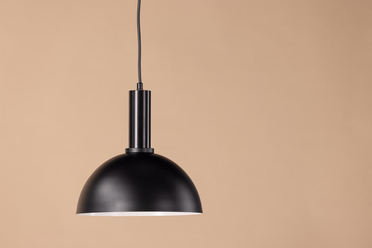 Narbonne Ø25 Zwart hanglamp Van Venture Design - De lamp past net zo goed boven de eettafel als in de hal of in de slaapkamer, de keuze is aan jou!